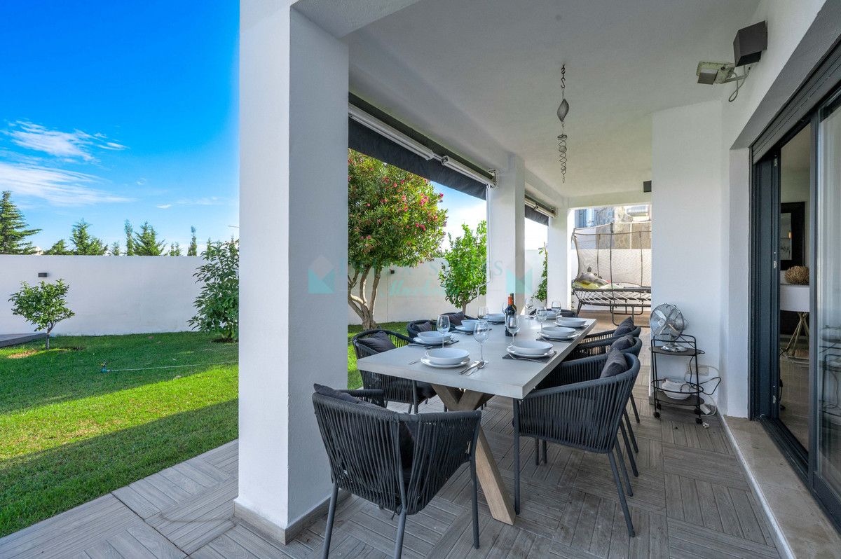 Villa for sale in Nueva Andalucia