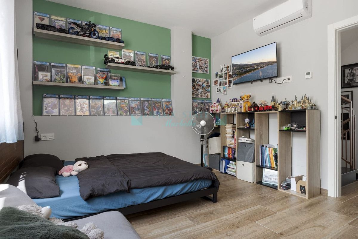 Town House for sale in Estepona