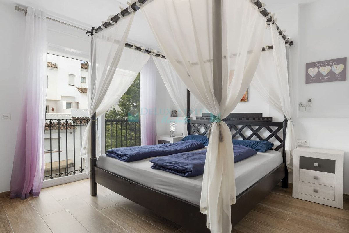 Town House for sale in Estepona