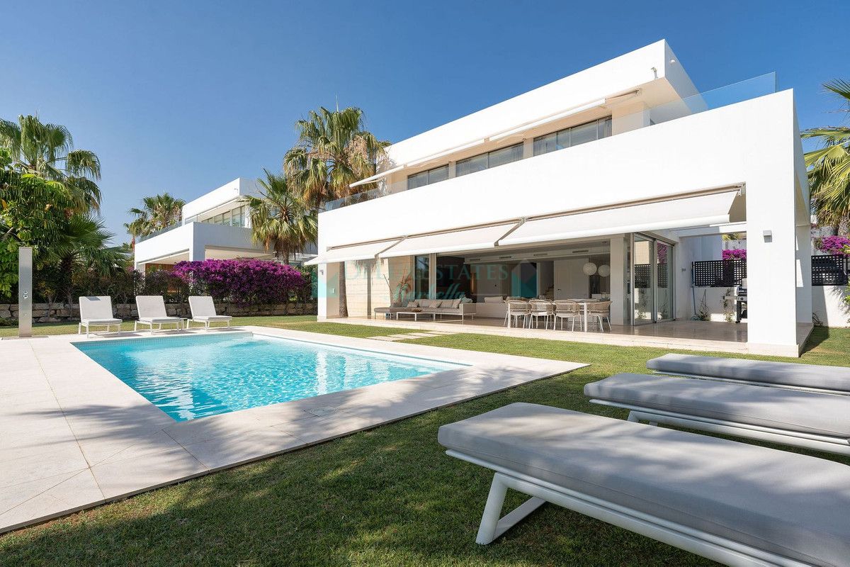 Villa for sale in Rio Real, Marbella East