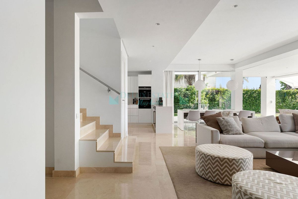 Villa for sale in Rio Real, Marbella East