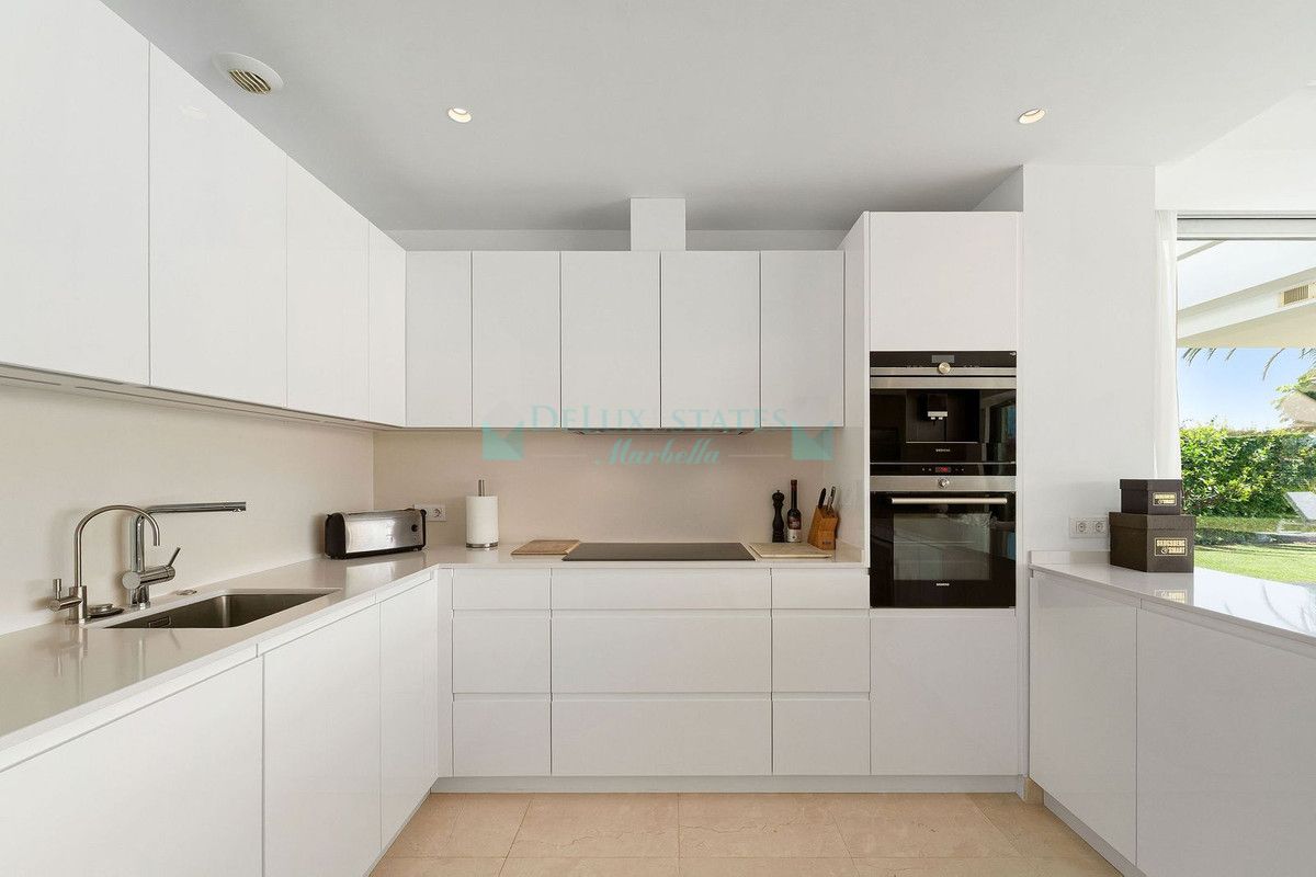 Villa for sale in Rio Real, Marbella East