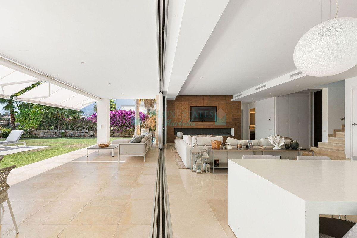 Villa for sale in Rio Real, Marbella East
