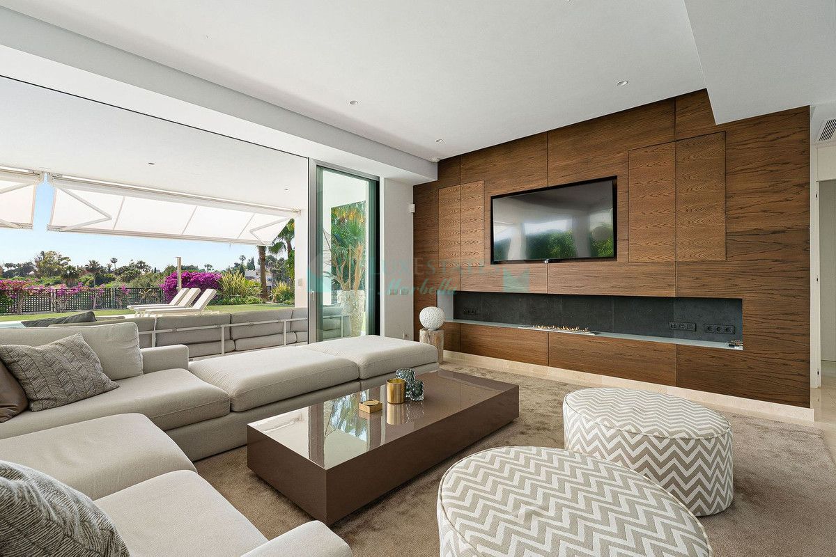 Villa for sale in Rio Real, Marbella East