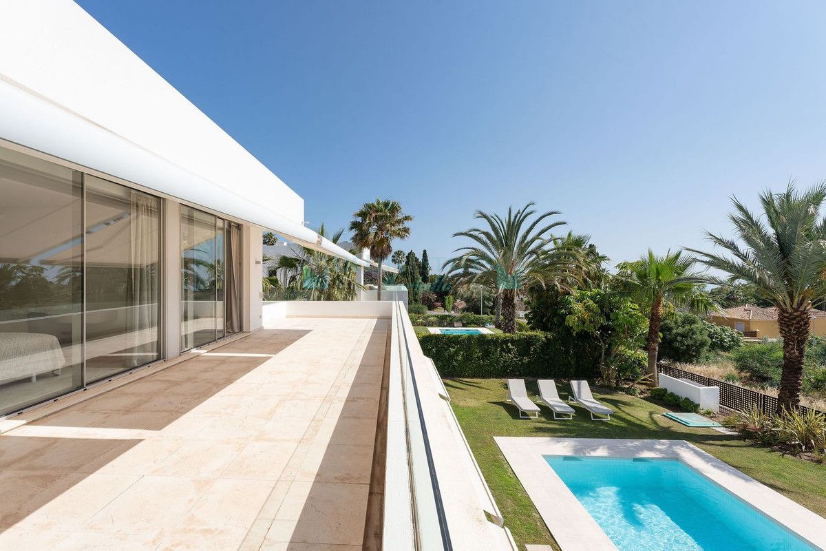 Villa for sale in Rio Real, Marbella East
