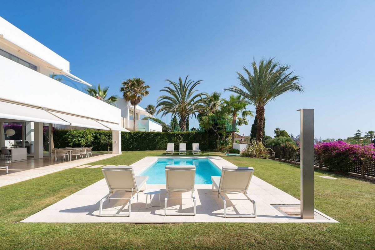 Villa for sale in Rio Real, Marbella East