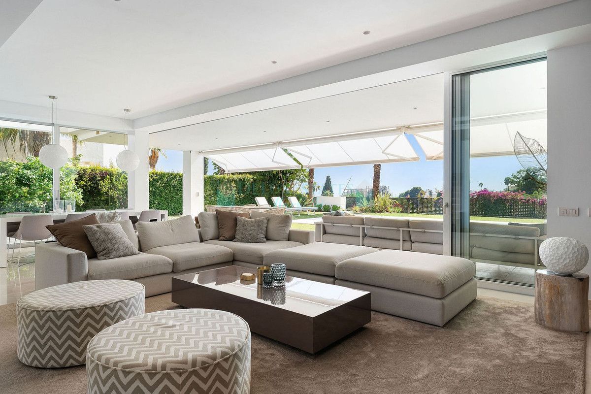 Villa for sale in Rio Real, Marbella East