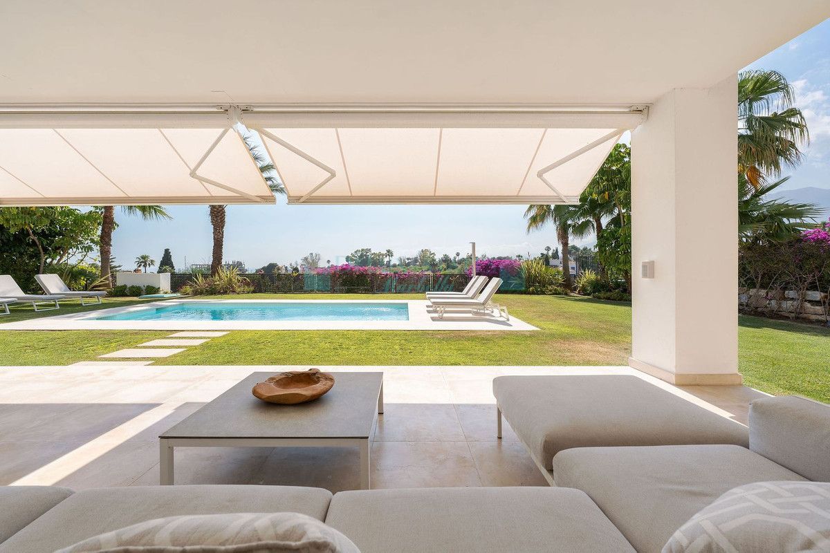 Villa for sale in Rio Real, Marbella East