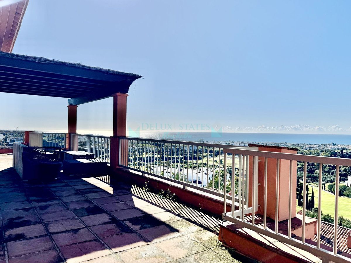 Penthouse for sale in Los Flamingos, Benahavis