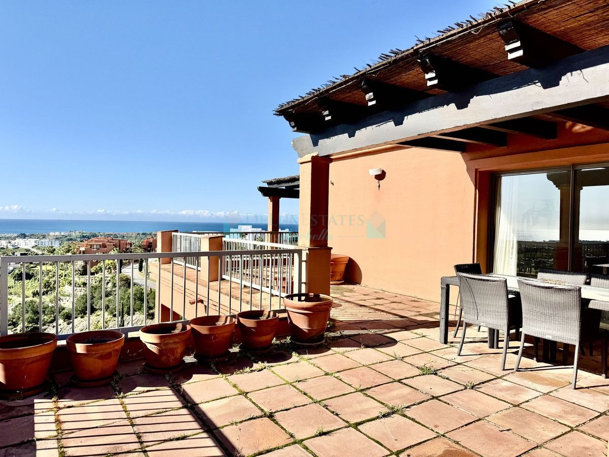 Penthouse for sale in Los Flamingos, Benahavis
