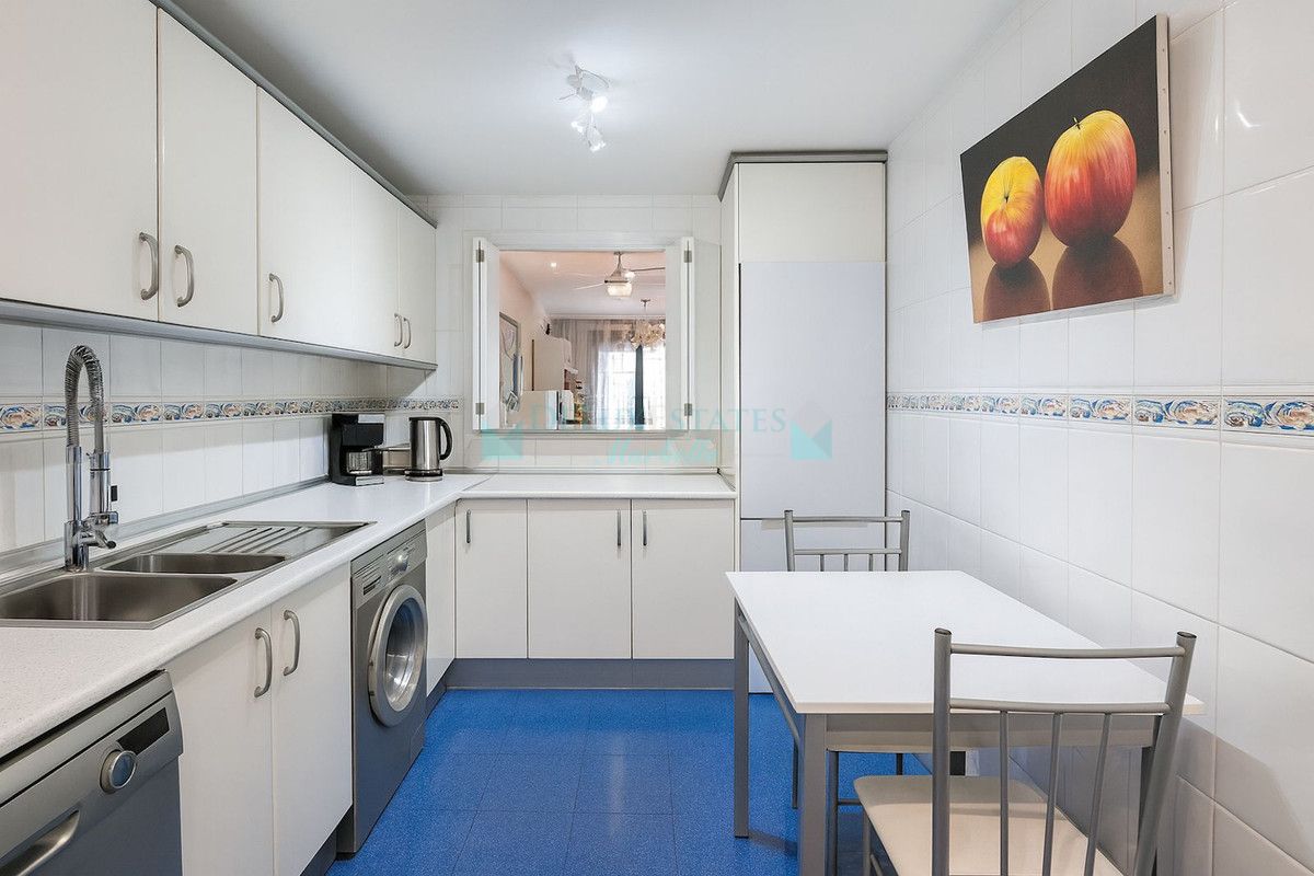 Ground Floor Apartment for sale in New Golden Mile, Estepona