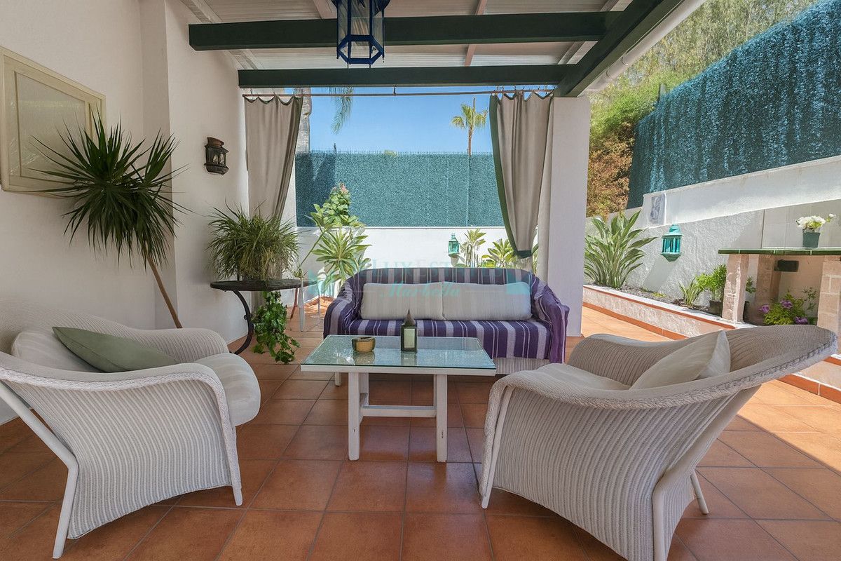 Ground Floor Apartment for sale in New Golden Mile, Estepona