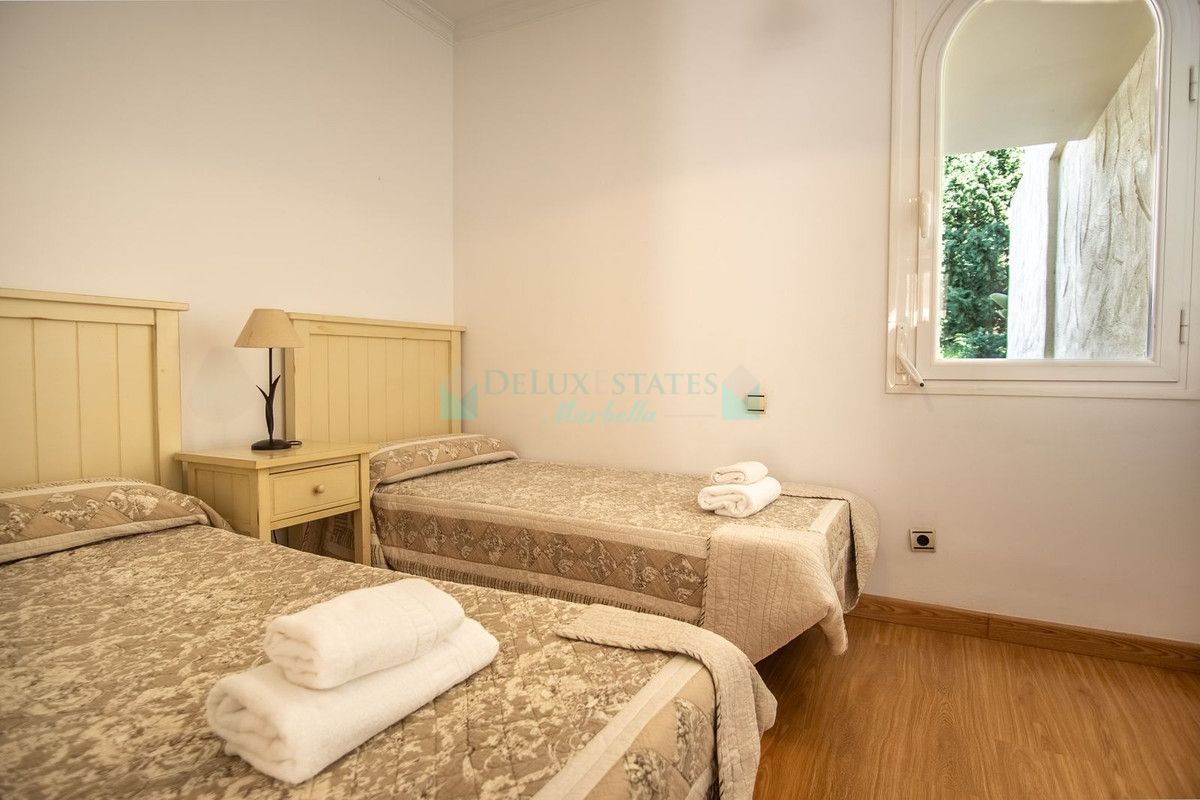 Apartamento en venta en New Golden Mile, Estepona