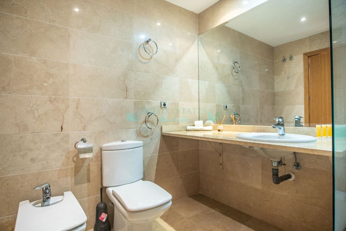 Apartamento en venta en New Golden Mile, Estepona