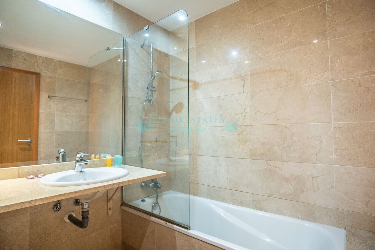 Apartamento en venta en New Golden Mile, Estepona