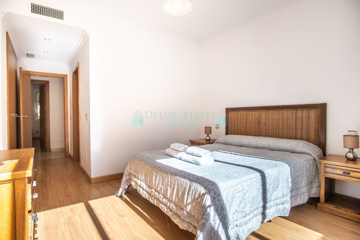 Apartamento en venta en New Golden Mile, Estepona