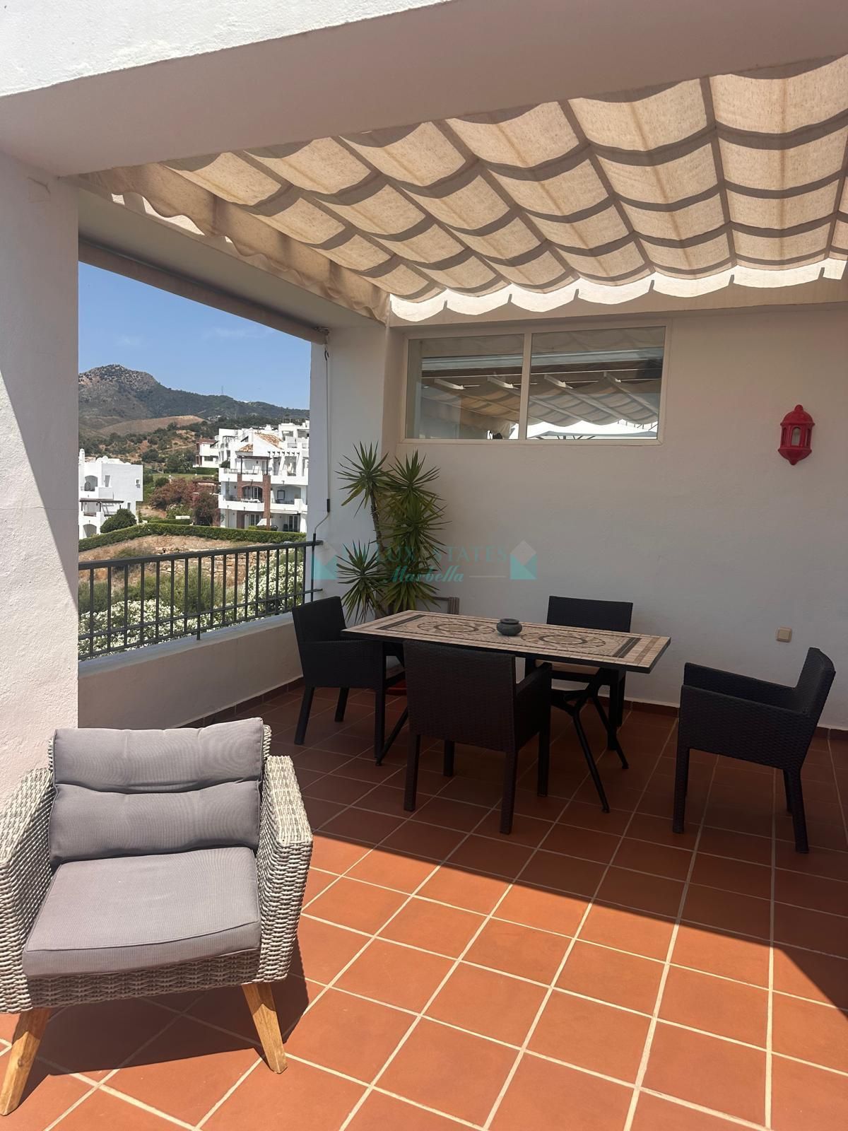 Ático en alquiler en Los Arqueros, Benahavis