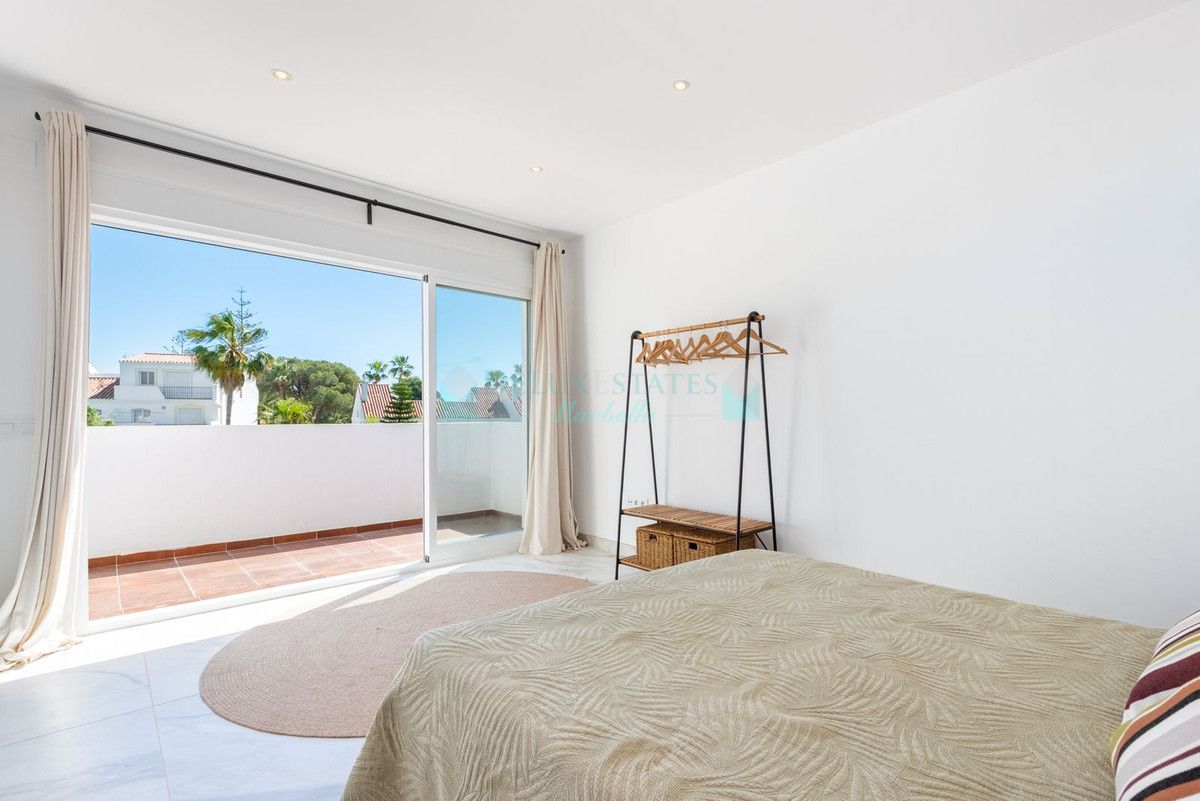 Town House for sale in Atalaya, Estepona