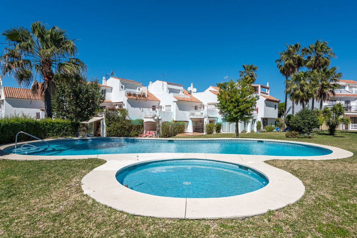 Town House for sale in Atalaya, Estepona
