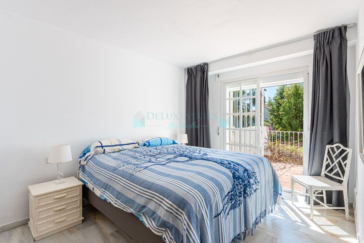 Town House for sale in Atalaya, Estepona