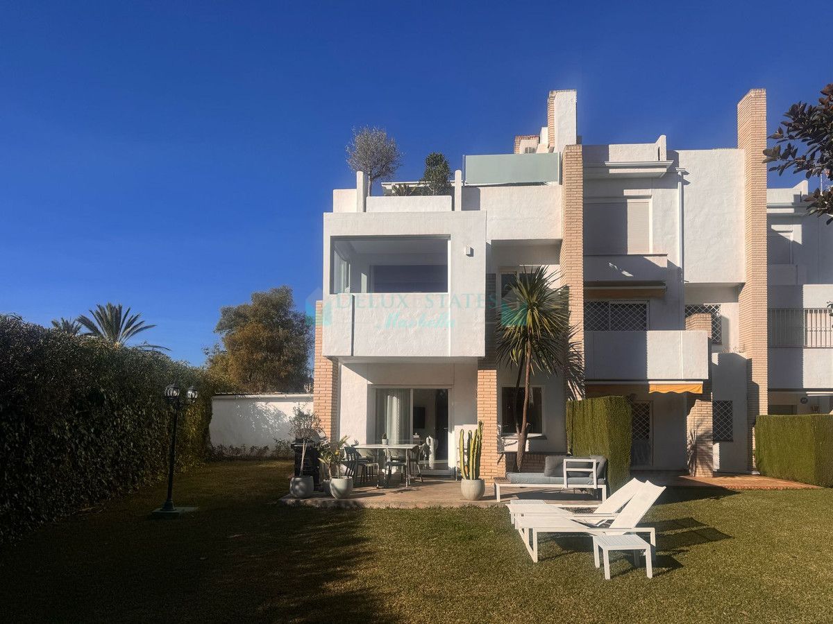 Town House for sale in Nueva Andalucia