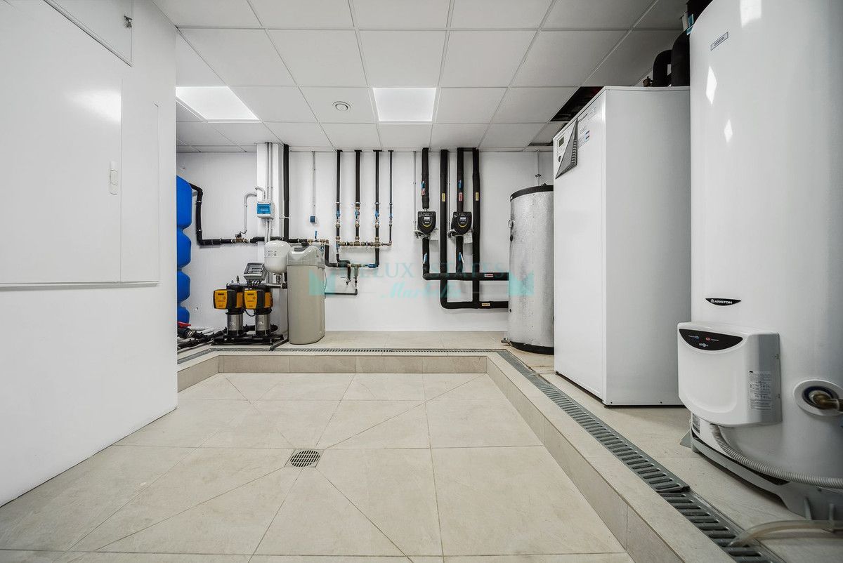 Villa for sale in Marbesa, Marbella East