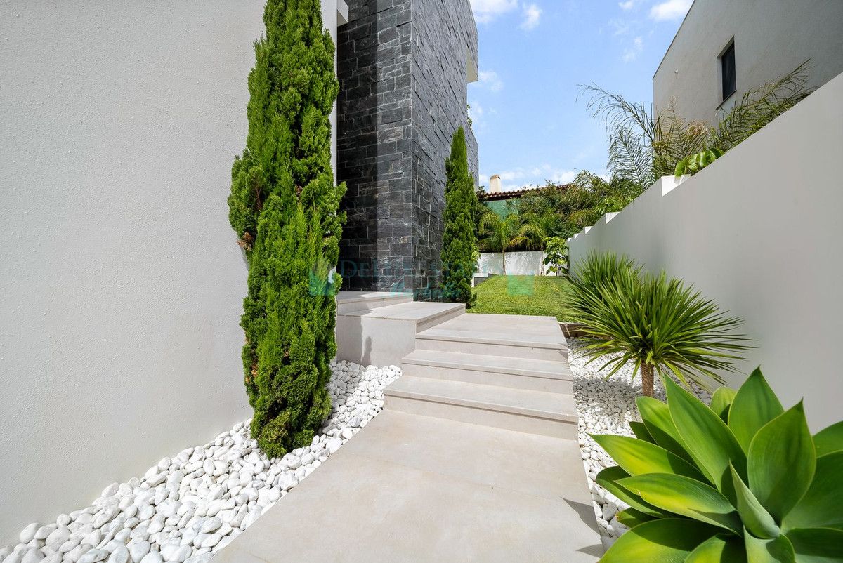 Villa for sale in Marbesa, Marbella East