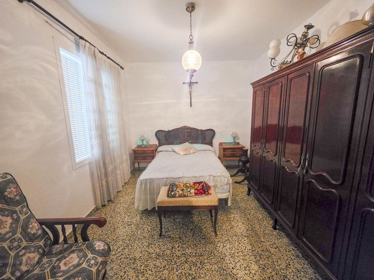 Town House for sale in Estepona