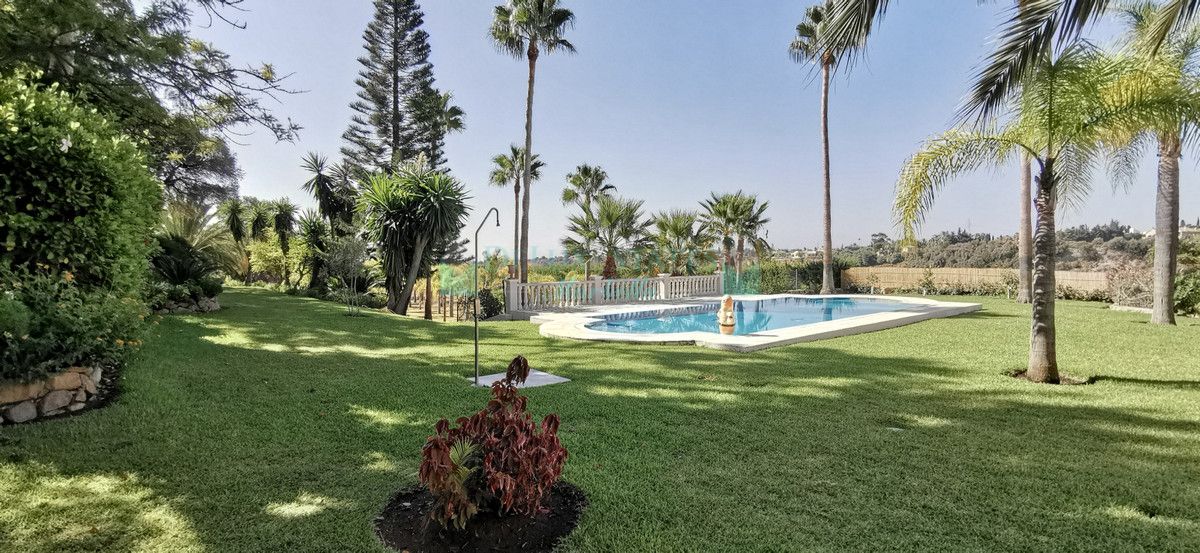 Villa en venta en Estepona