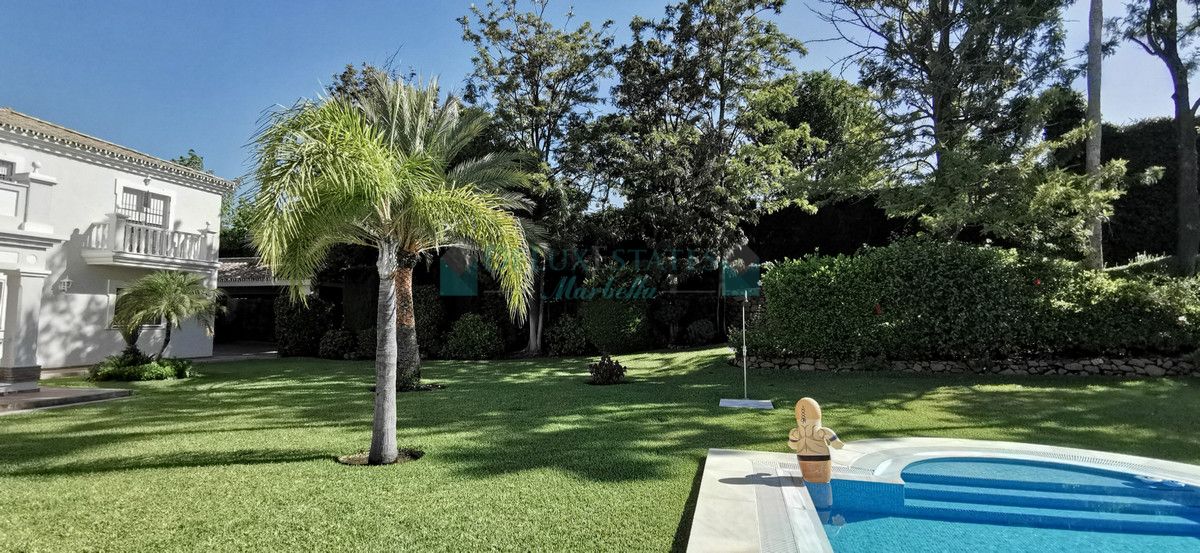 Villa en venta en Estepona