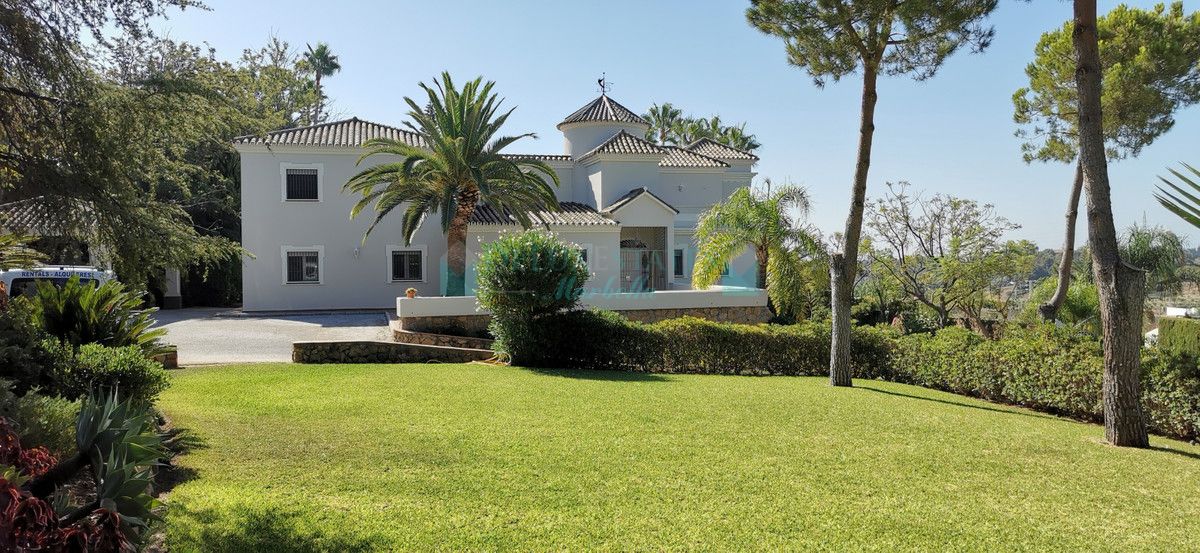 Villa en venta en Estepona