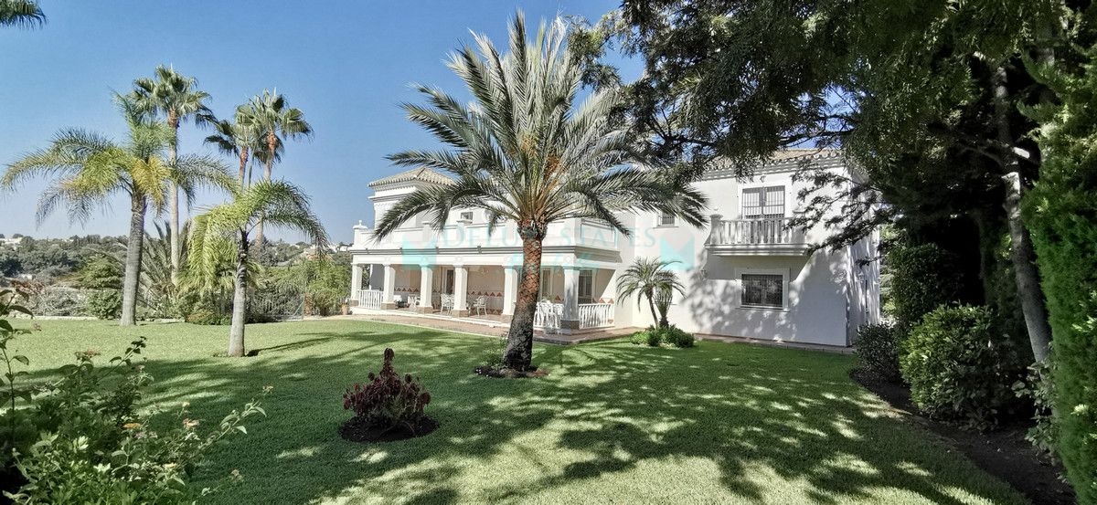 Villa en venta en Estepona