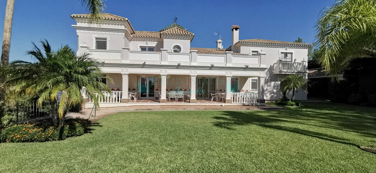 Villa en venta en Estepona