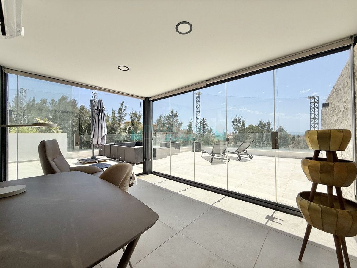 Penthouse for sale in Cabopino, Marbella East