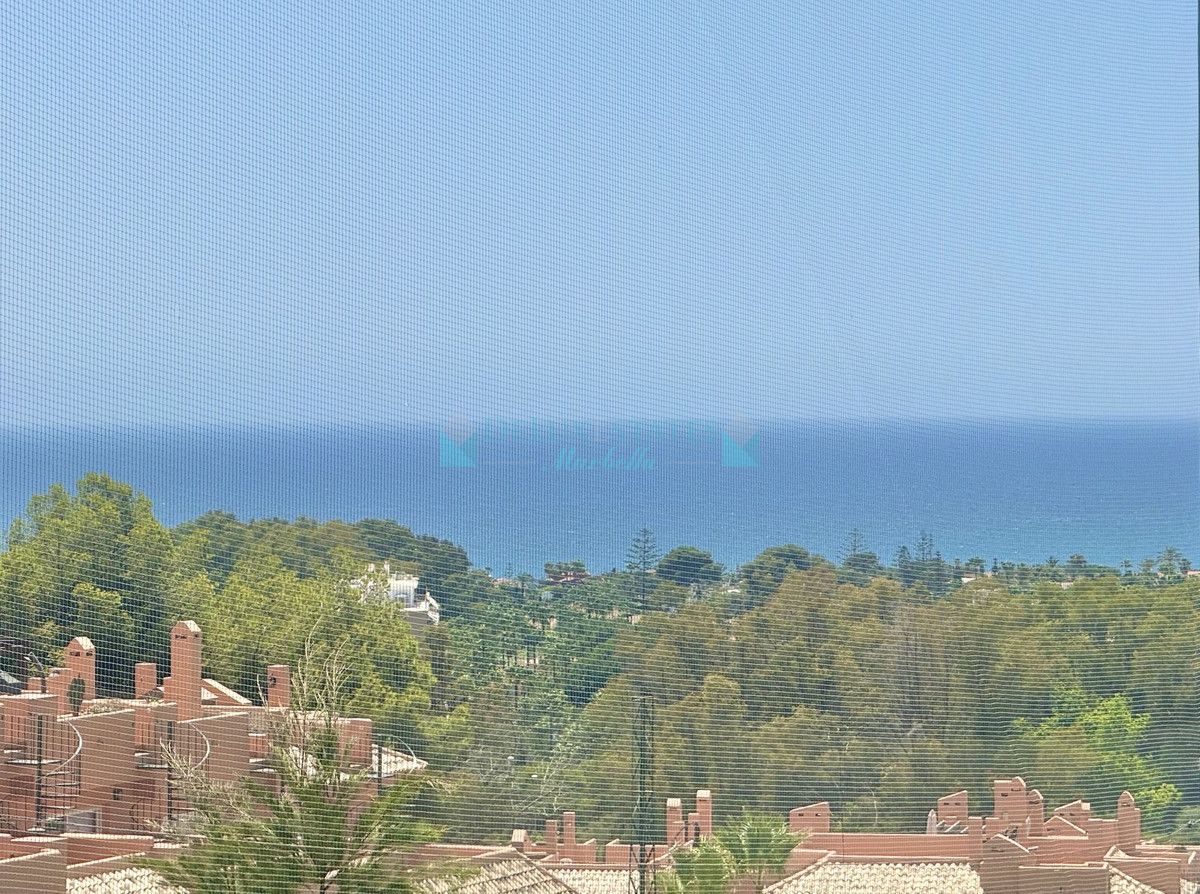 Penthouse for sale in Cabopino, Marbella East