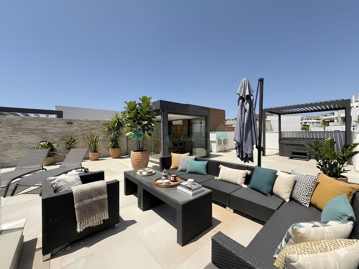 Penthouse for sale in Cabopino, Marbella East