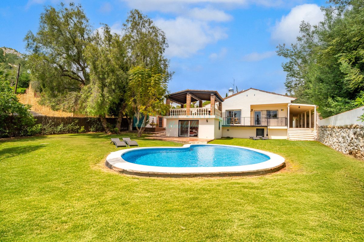 Villa for sale in El Rosario, Marbella East
