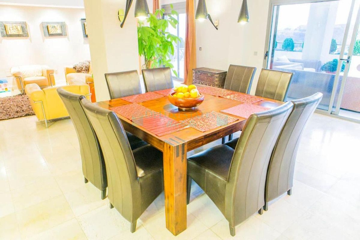 Apartment for sale in Benahavis