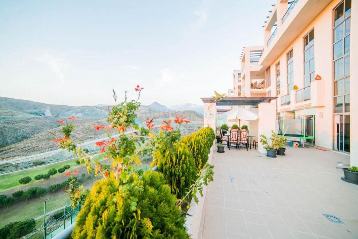 Apartment for sale in Benahavis