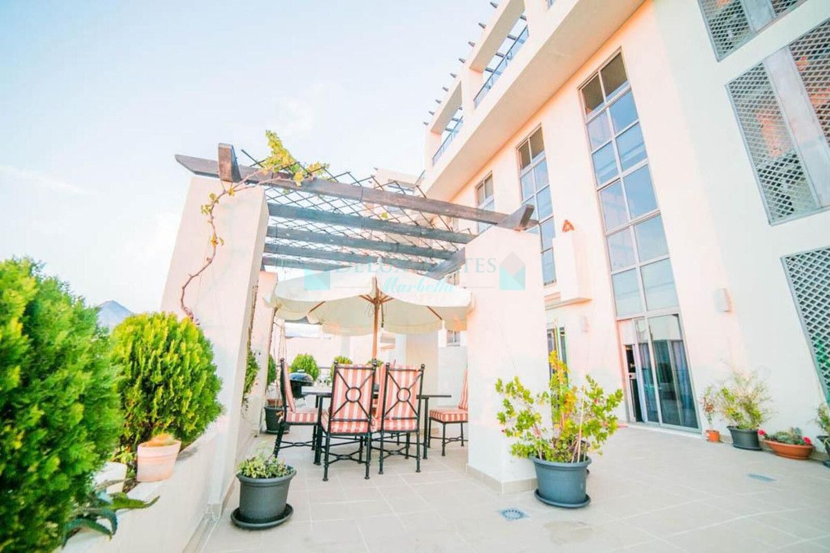 Apartment for sale in Benahavis