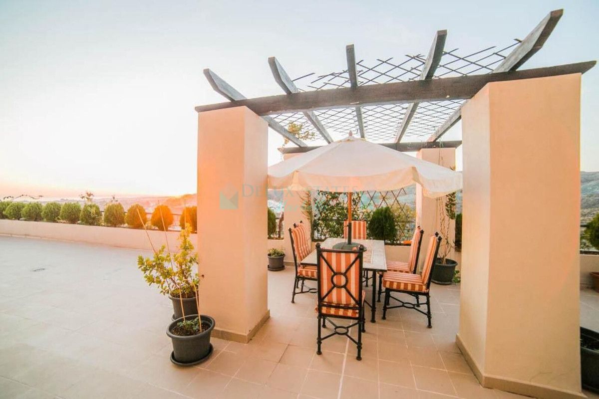 Apartment for sale in Benahavis