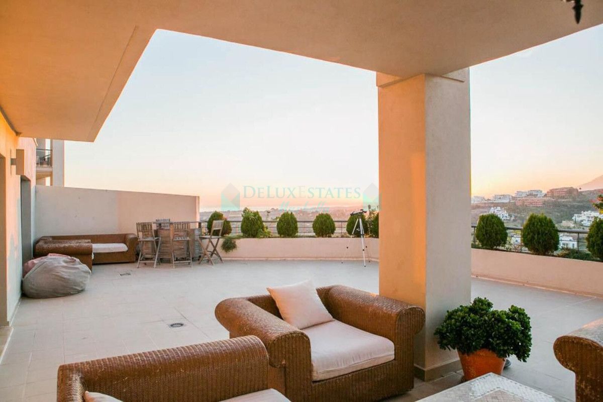 Apartment for sale in Benahavis