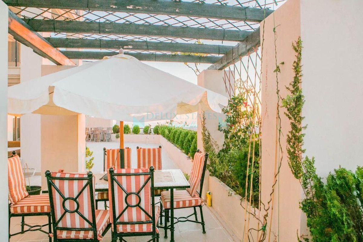 Apartment for sale in Benahavis