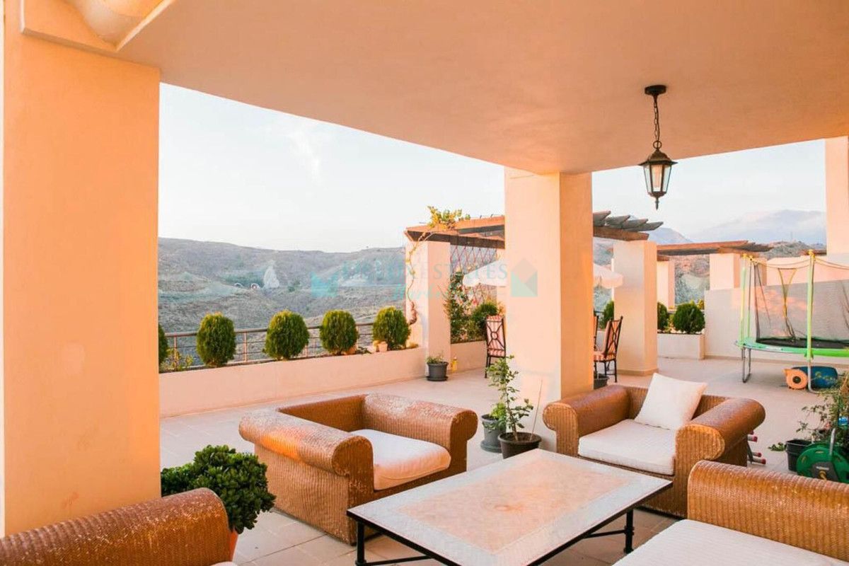 Apartment for sale in Benahavis