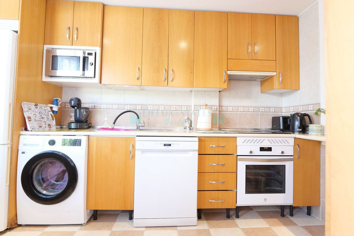 Town House for sale in Cabopino, Marbella East