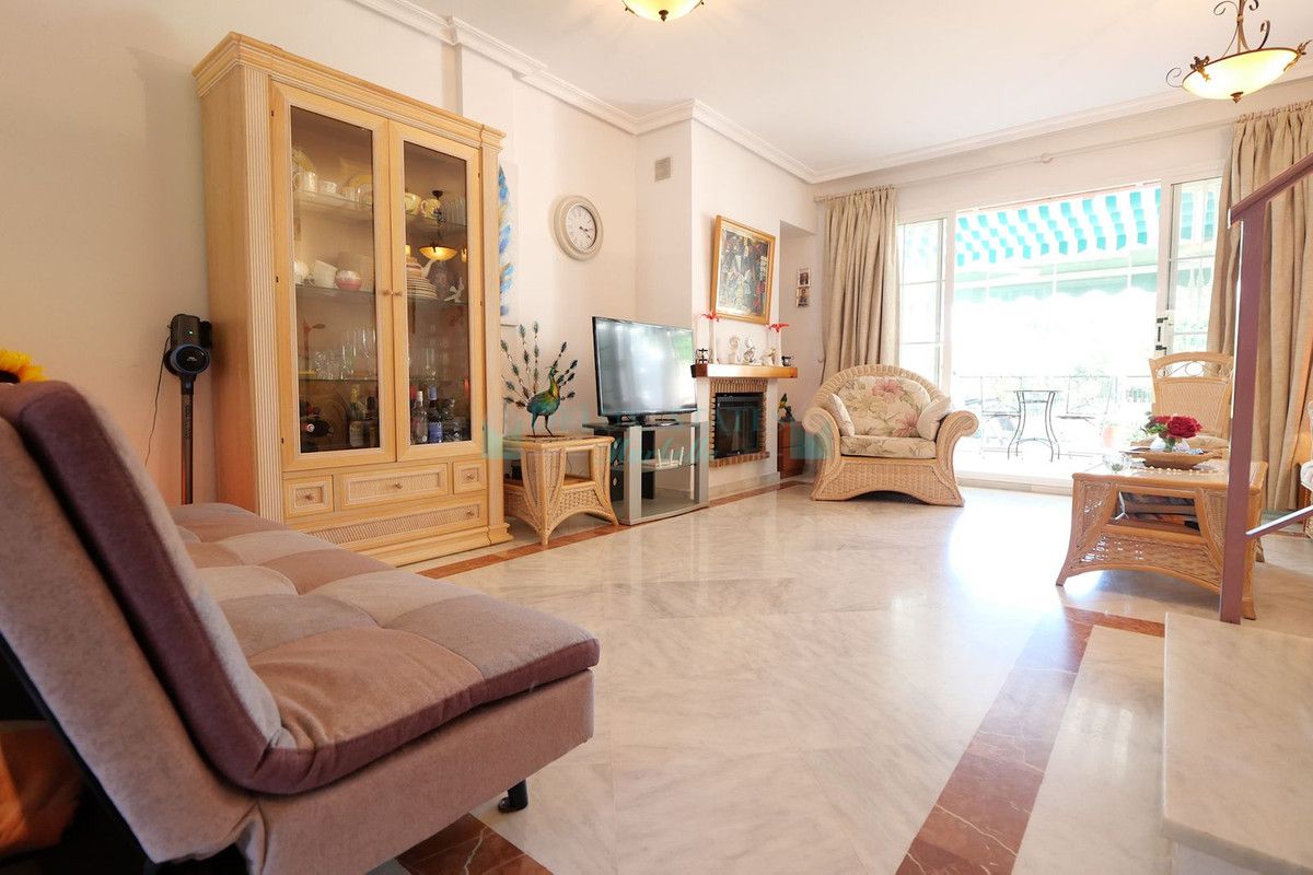 Town House for sale in Cabopino, Marbella East