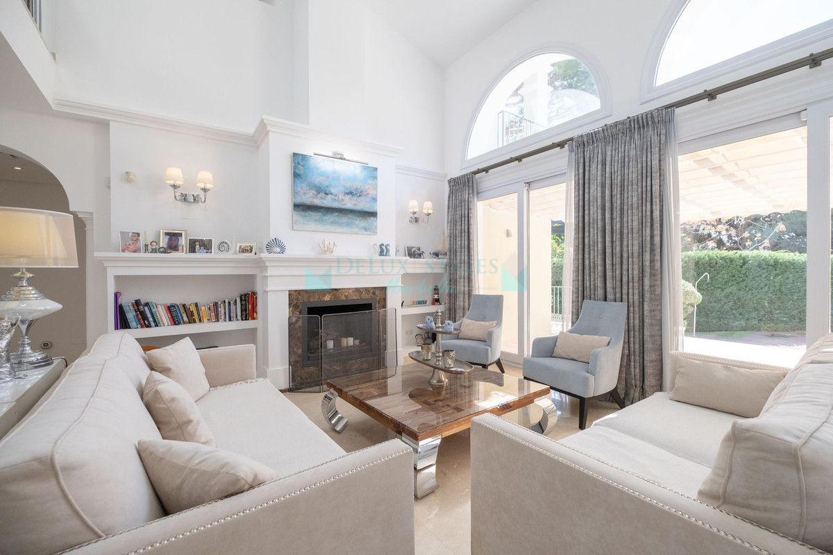 Villa en alquiler en Elviria, Marbella Este