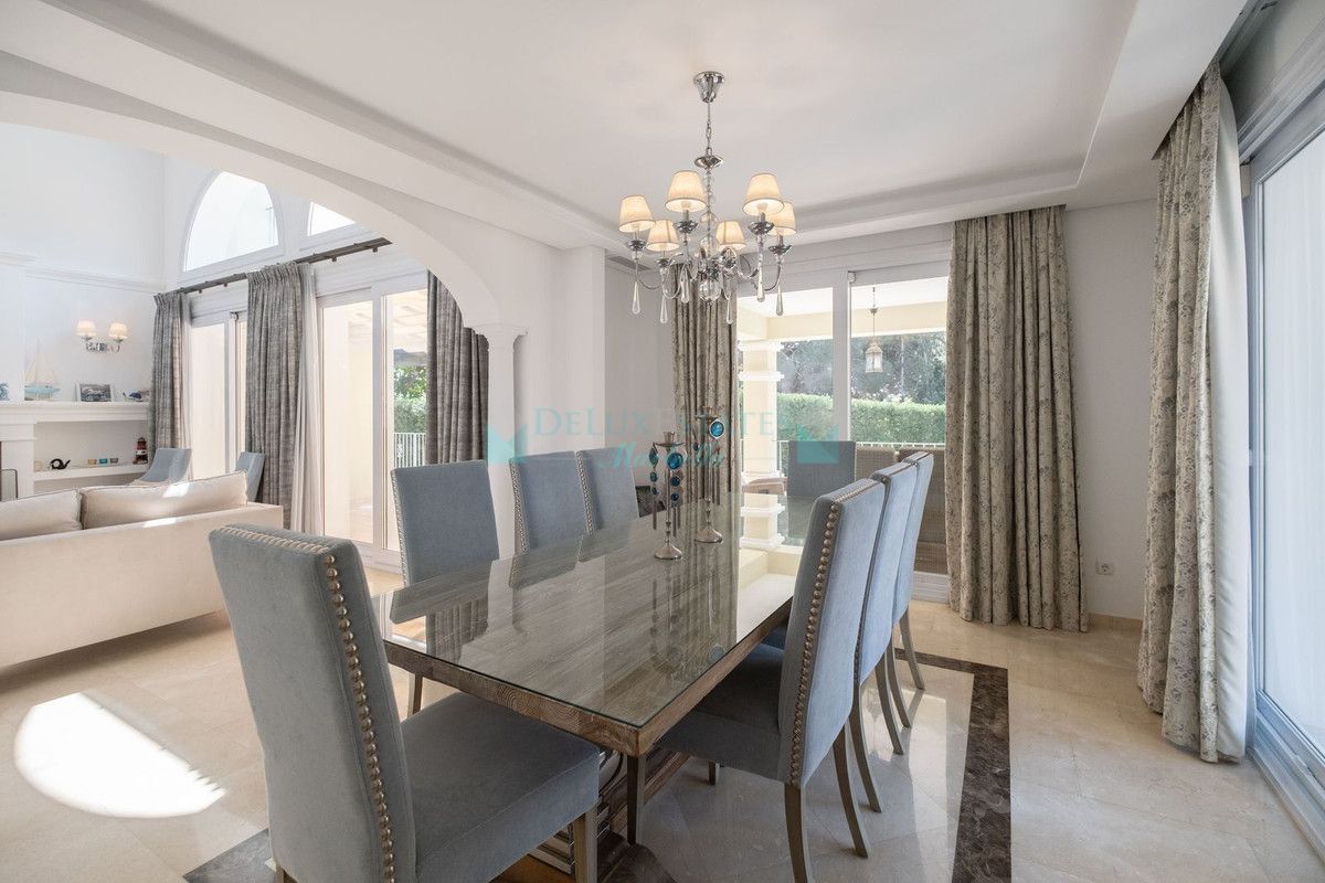 Villa en alquiler en Elviria, Marbella Este