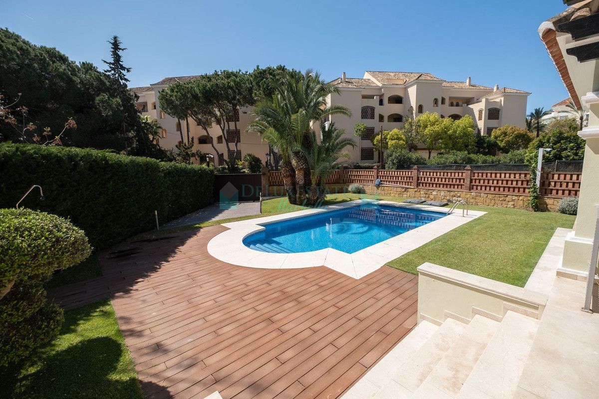 Villa en alquiler en Elviria, Marbella Este