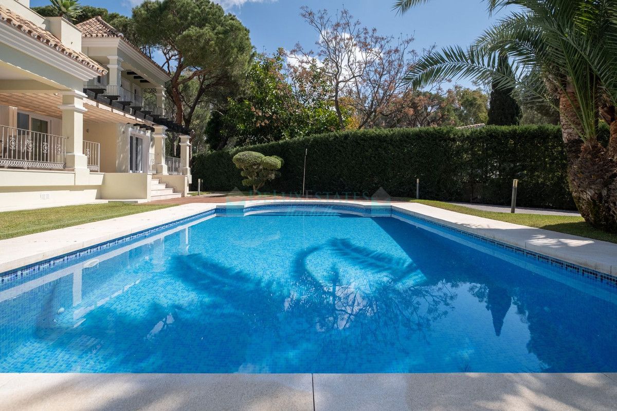 Villa en alquiler en Elviria, Marbella Este